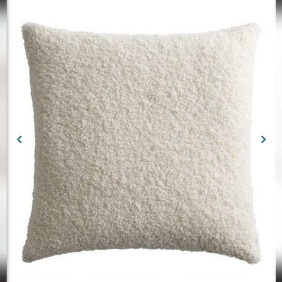 Large Boucle Pillow 22" - Picture 1 of 4